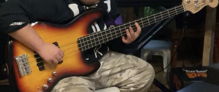 Basse et amplificateur, gracieuseté de Maxantoine A. Proulx, MERCI 🤩
